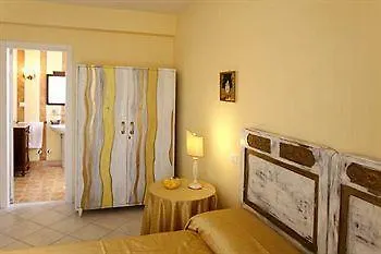 Amelia مارينا دي بييتراسانْت